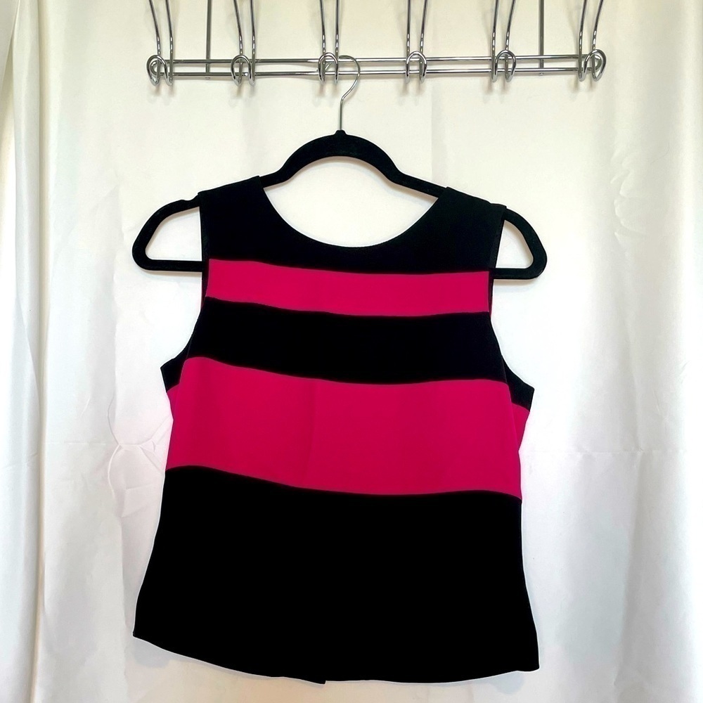 Casual Corner/ Black and hot pink sleeveless top back button up.​​​​​​​​​​​​